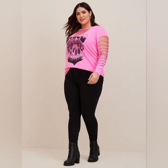 Torrid Lovesick Slasher Tee Skull Roses Size 2 (18-20) - Picture 1 of 14
